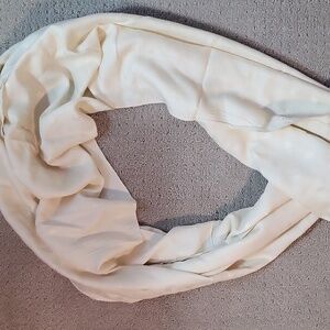 Women's Rayon Crean Shawl With Fringe